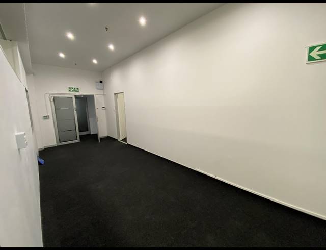 136M² OFFICE TO LET IN WOODSTOCK